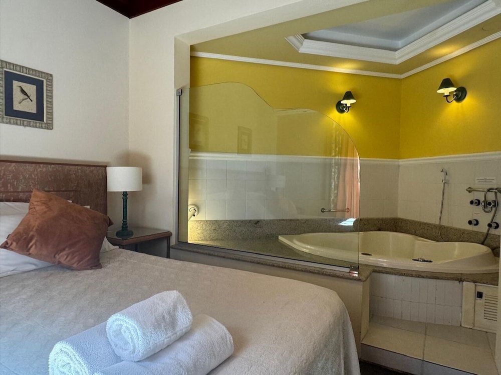 Tri Hotel Le Chateau 10/22