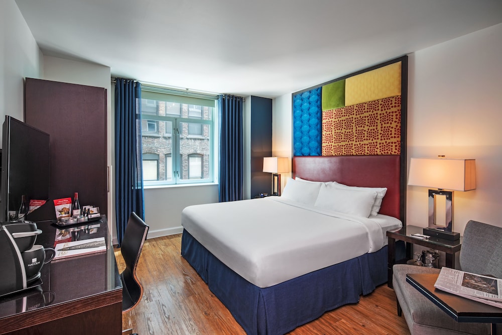 SUPERIOR, KING BED, ACCESSIBLE