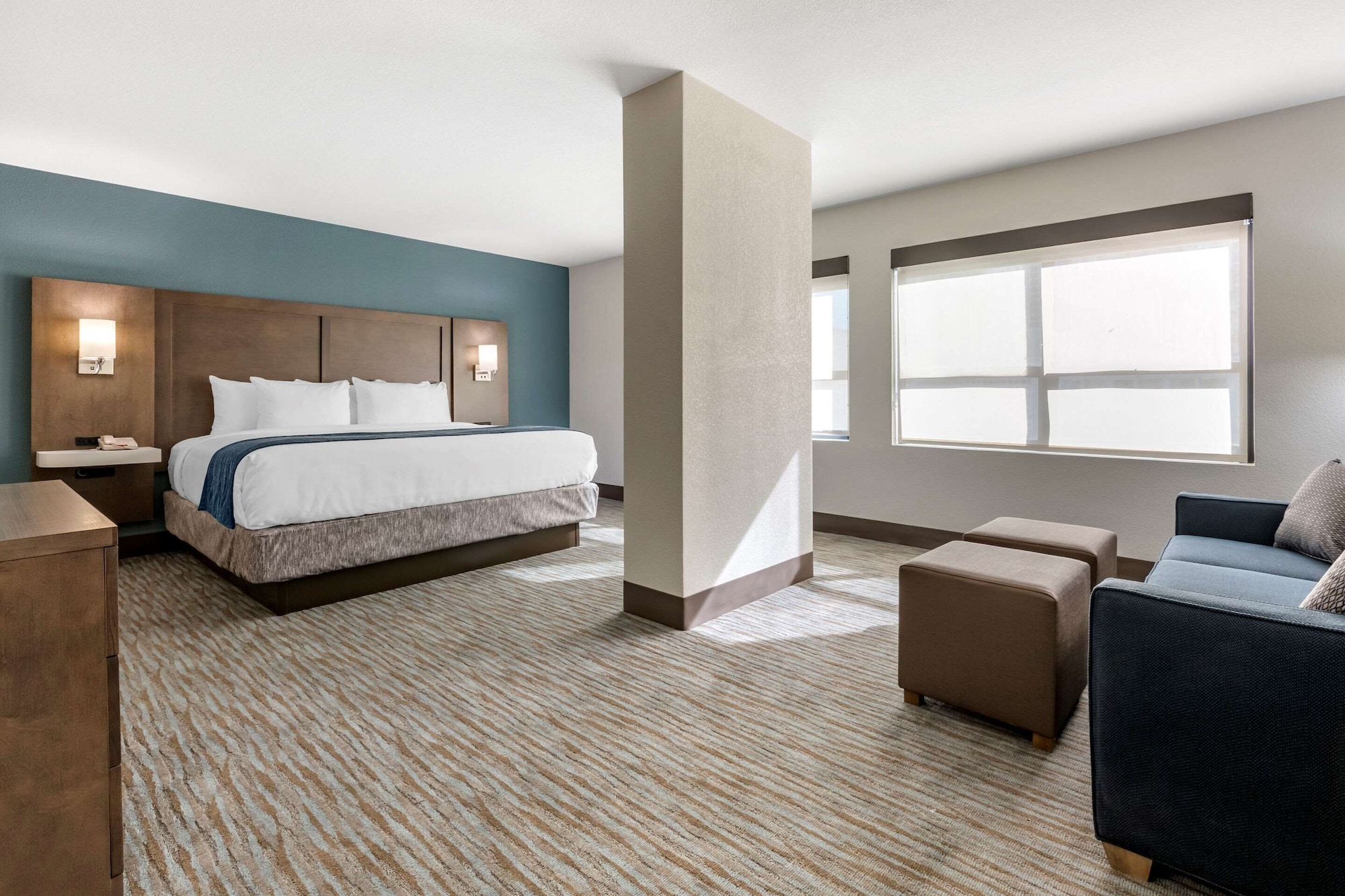 SUITE, KING BED
