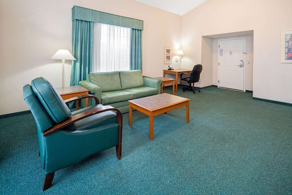 Days Inn by Wyndham San Diego Vista 29/46