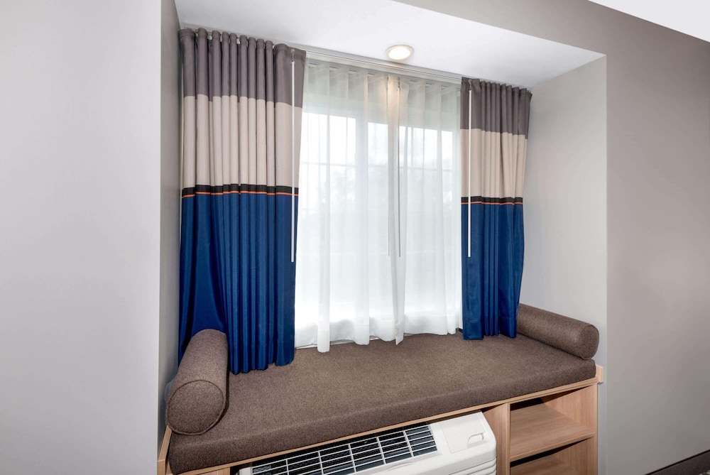 Microtel Inn and Suites by Wyndham Farmington 23/30