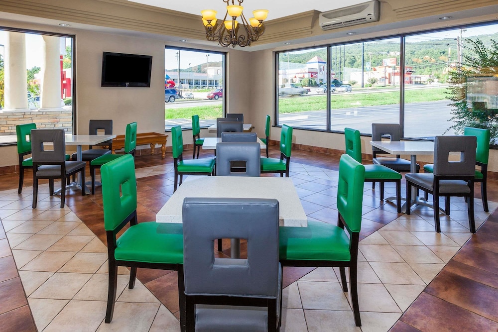 Days Inn By Wyndham Dalton 27/33