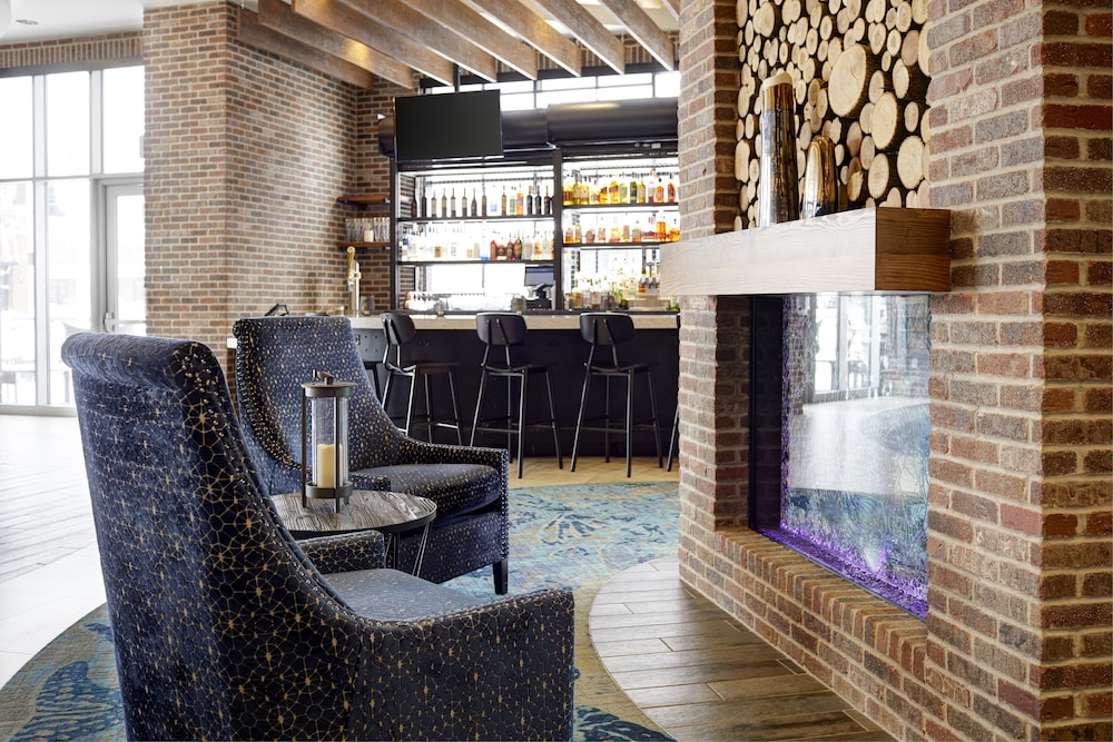 Archer Hotel Burlington 38/80
