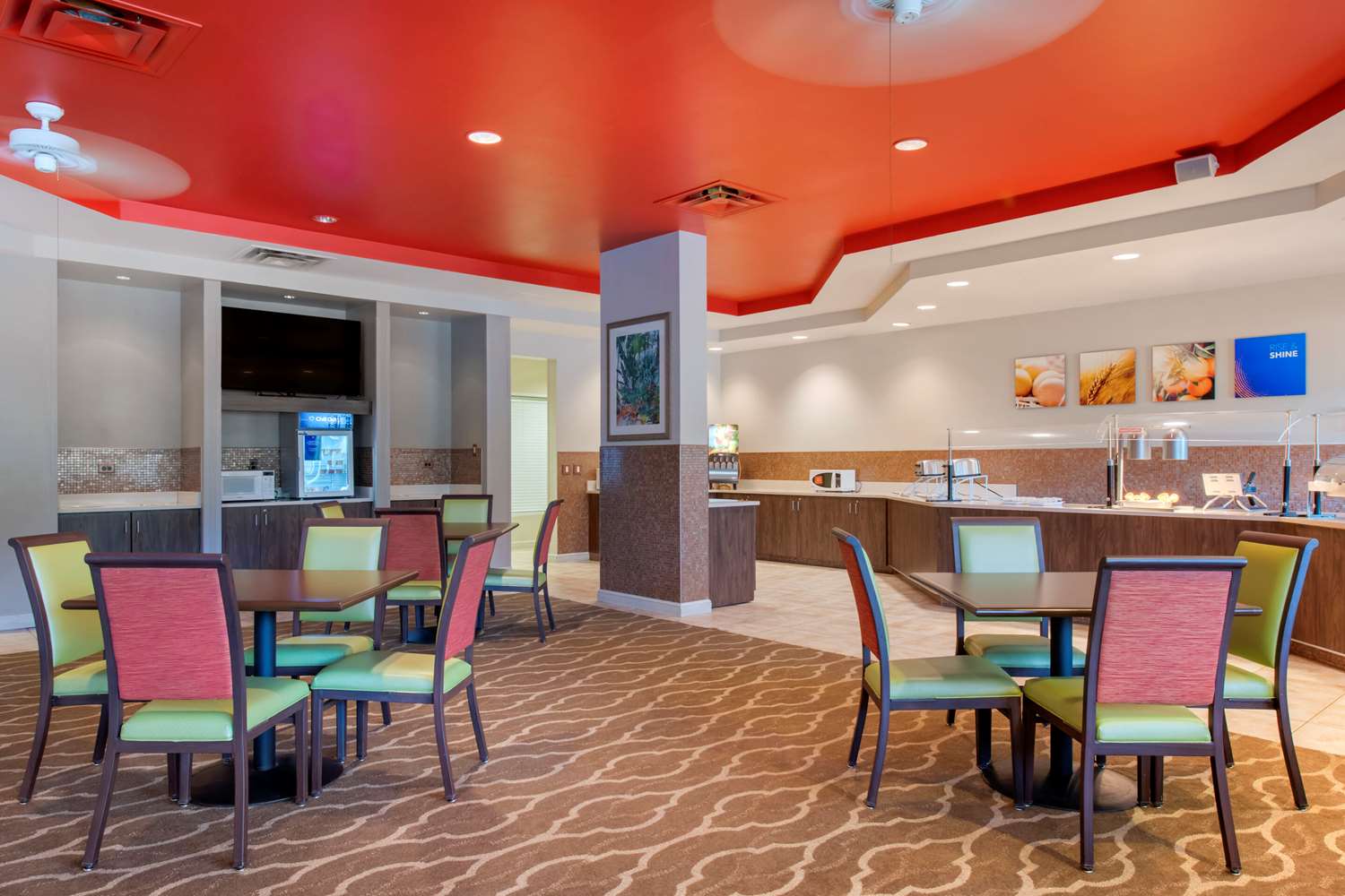 Comfort Suites Maingate East 9/18