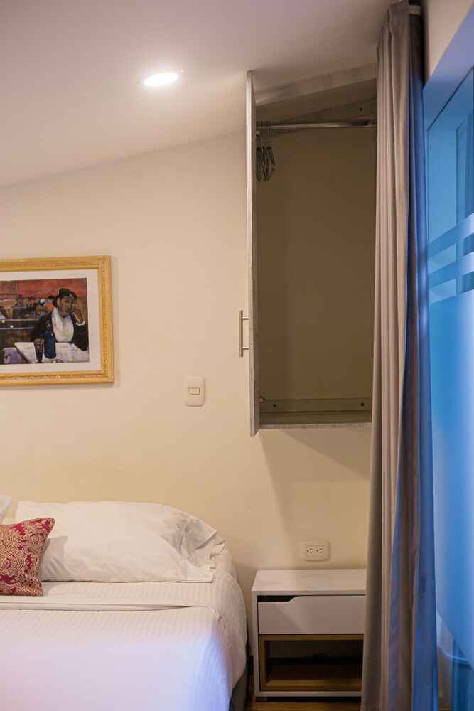 DELUXE, SUITE