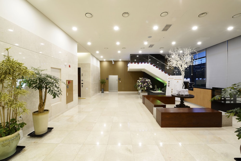 Lobby at Ramada by Wyndham Gangwon Sokcho, SOKCHO