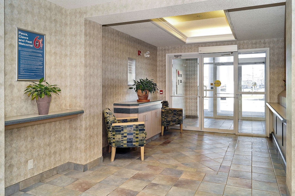 Motel6 Peterborough, ON 11/37