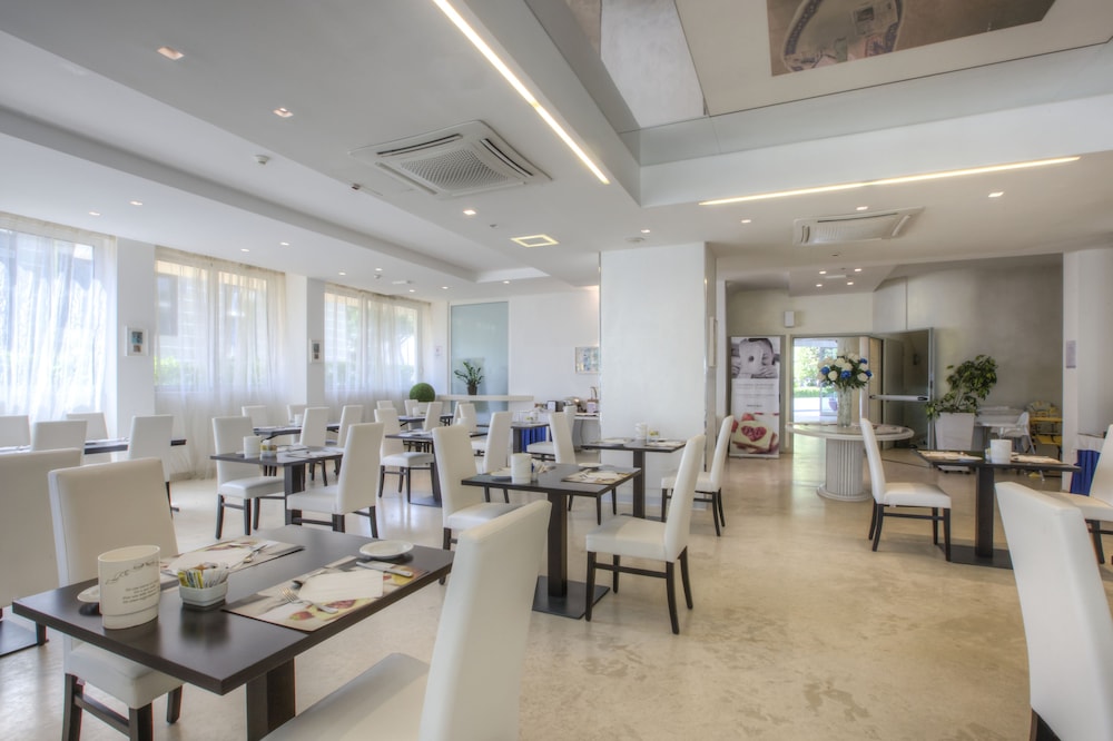 MERCURE RIMINI LUNGOMARE 54/71