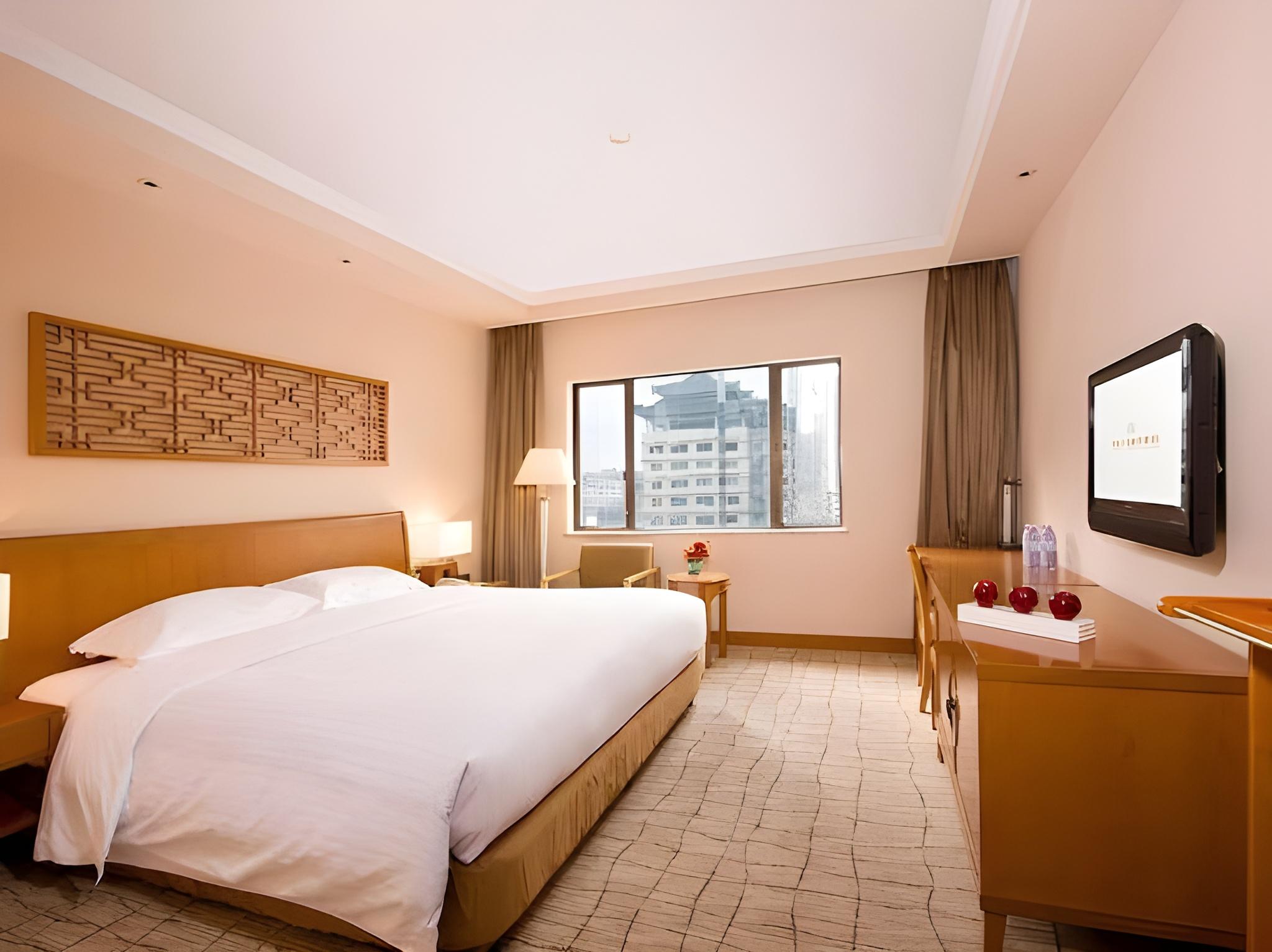 Superior, King Bed, Queen Bed