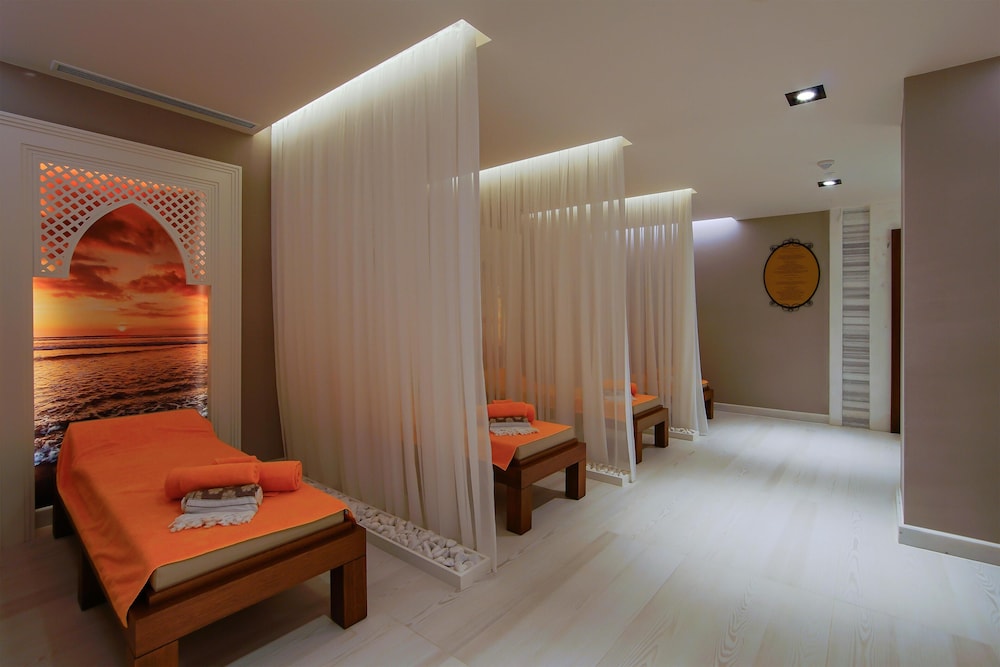 Limak Cyprus Deluxe Hotel 24/50