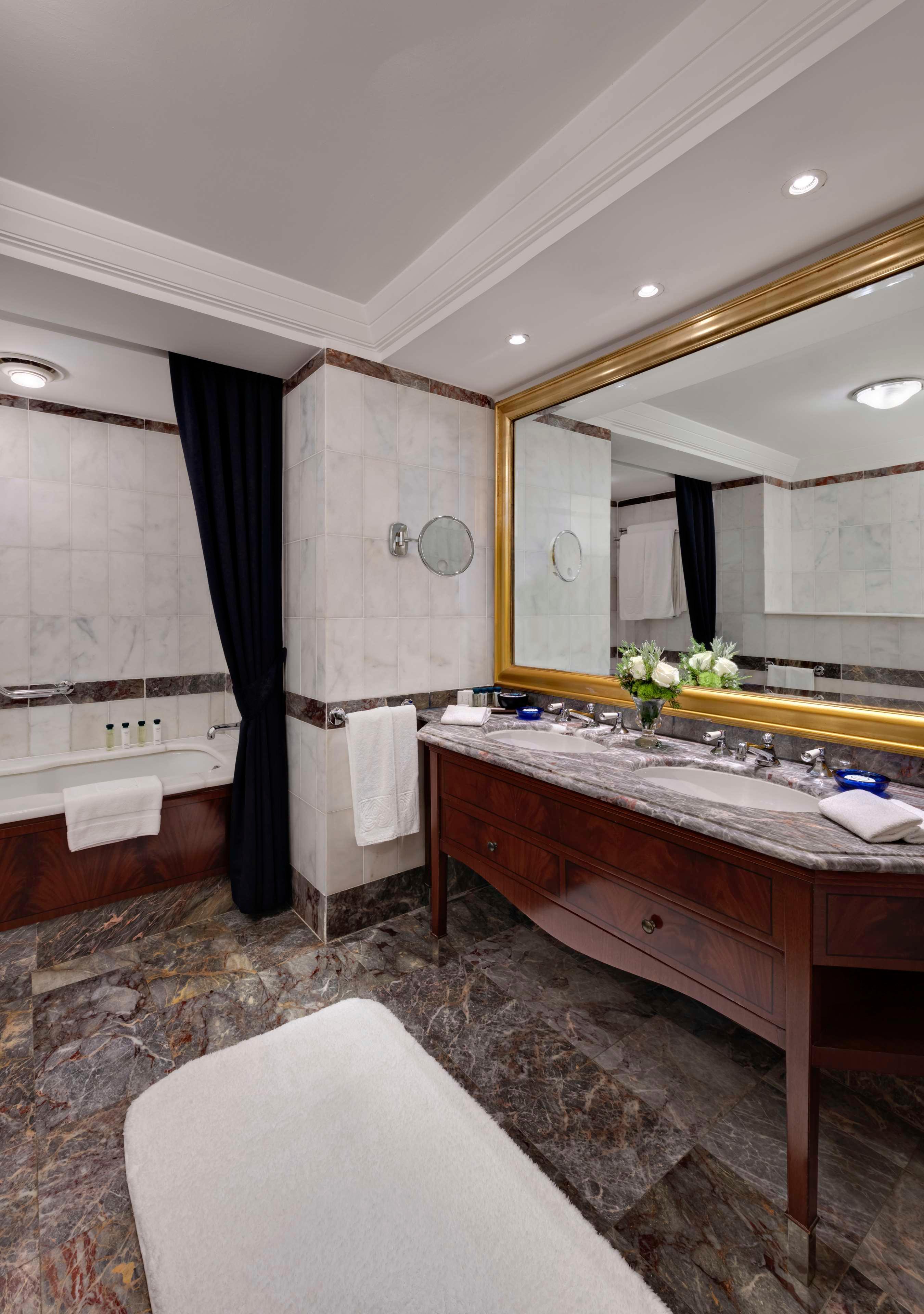 غرفة ديلوكس بسرير مزدوج بإطلالة، Ciragan Palace Kempinski Istanbul 5/5