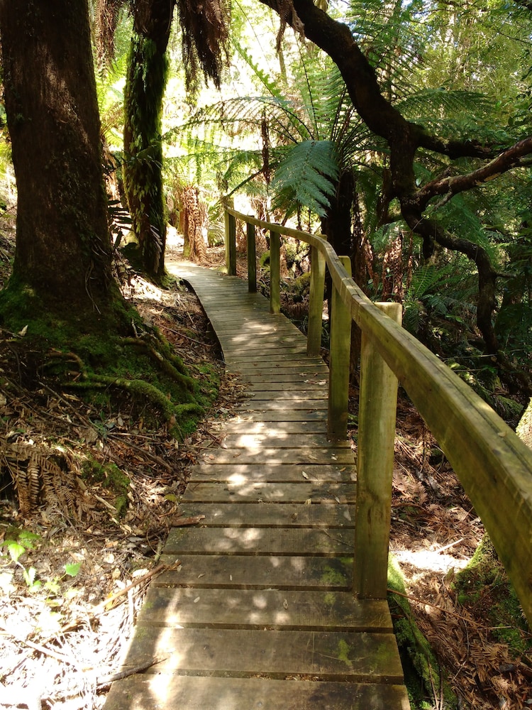 HUON BUSH RETREATS 43/50