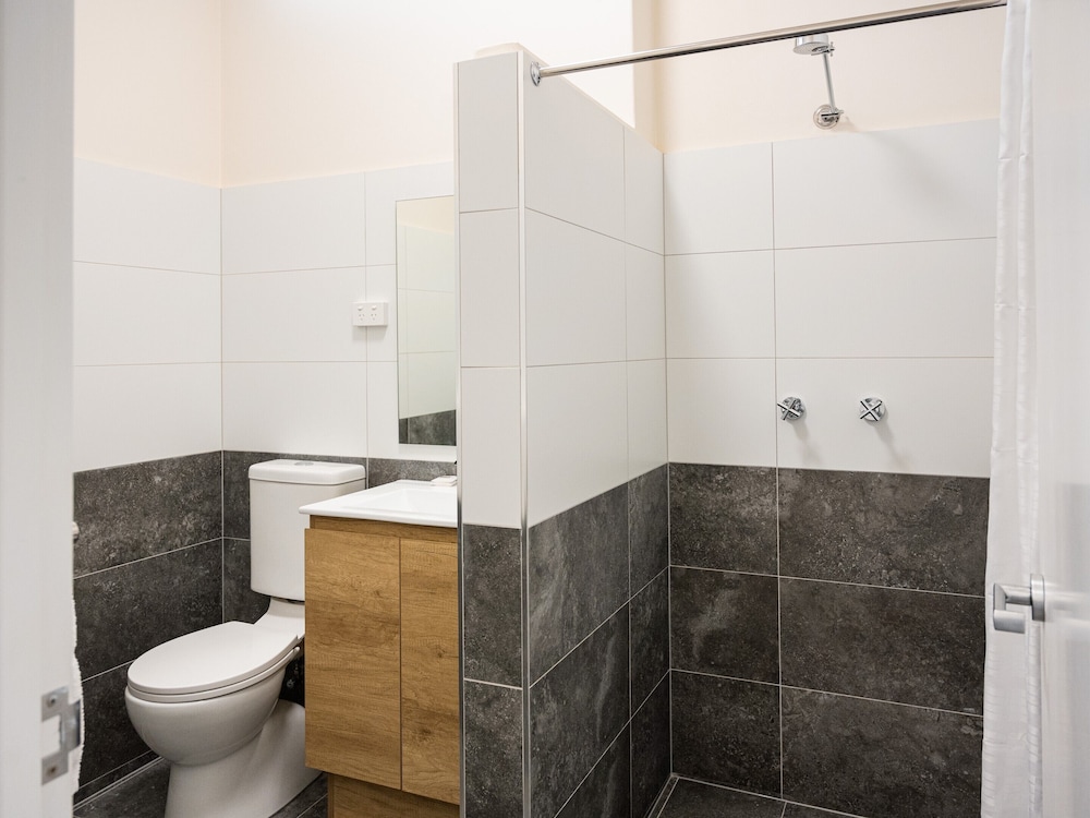 Inala Hotel 27/31