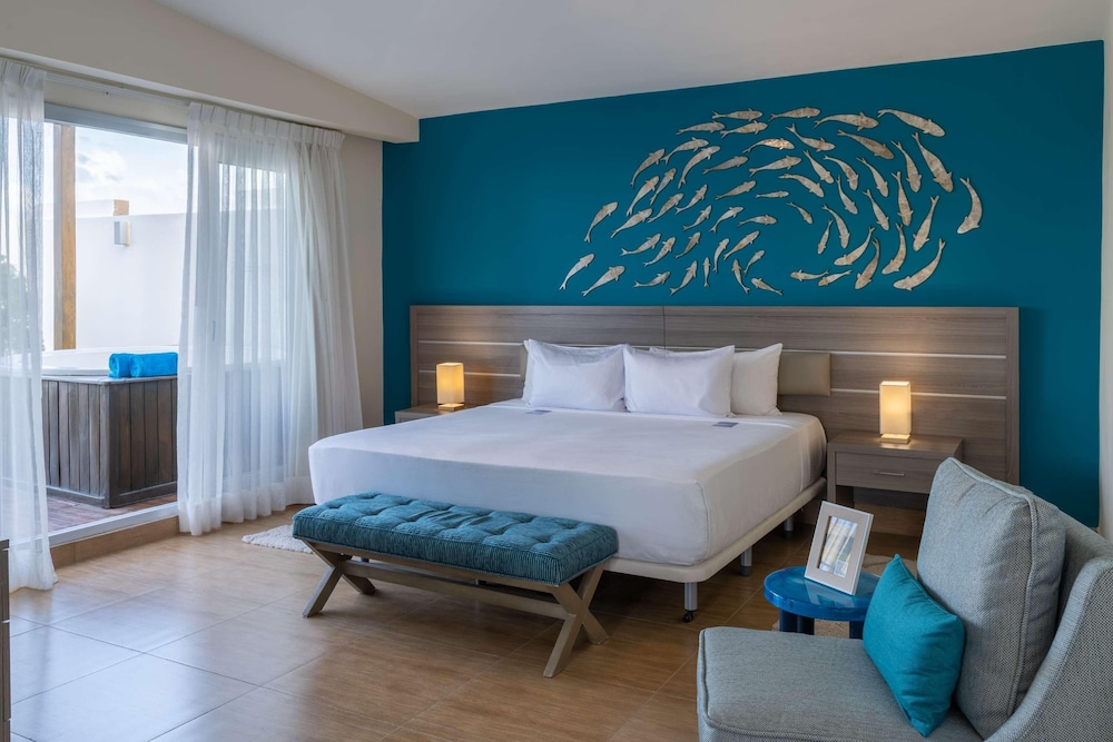 Blue Beach Punta Cana Luxury Resorts 12/47