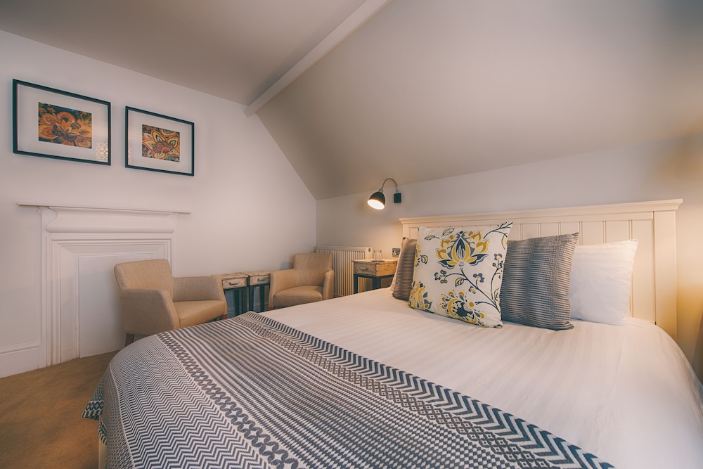 غرفة تنفيذية بسرير كينج