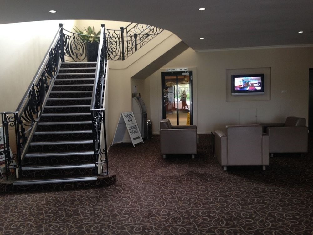 Berri Hotel 10/63