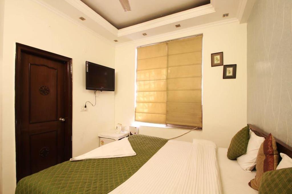Sands INN Gurgaon 14/24
