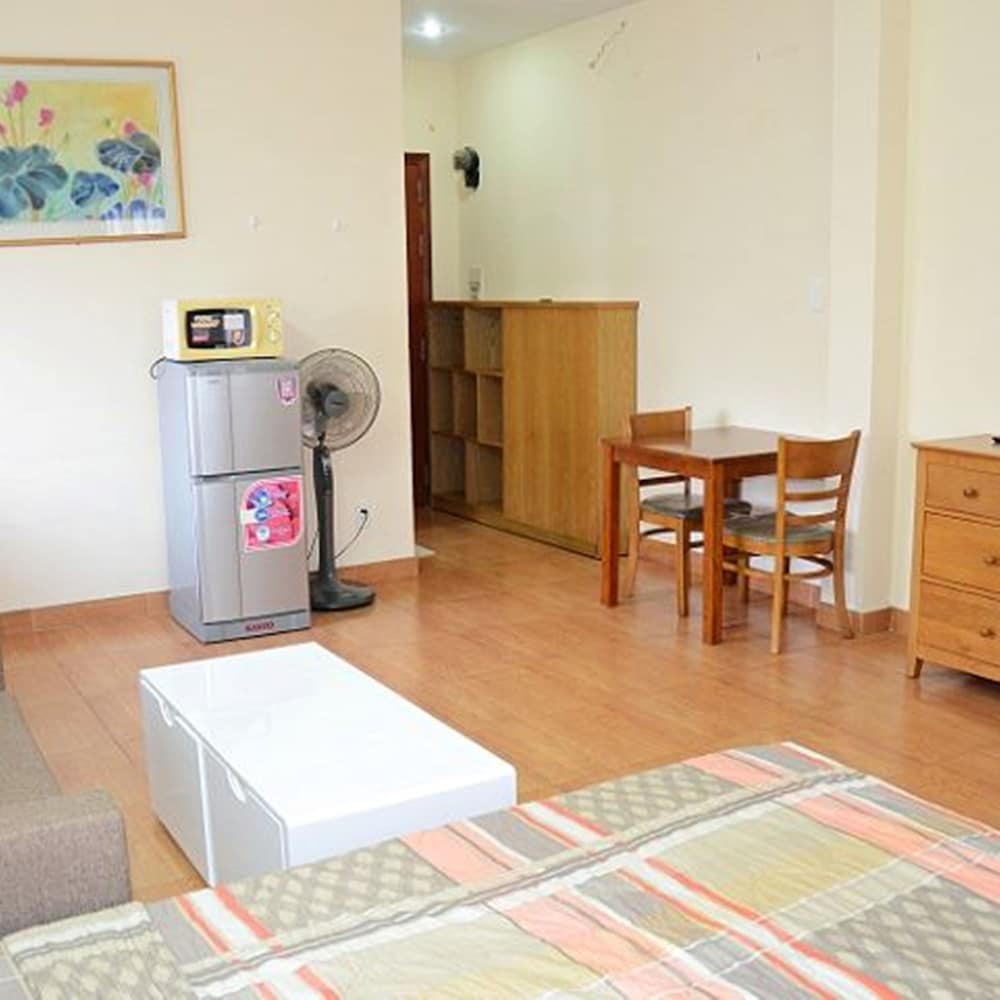 Smiley Apartment 3 9/50