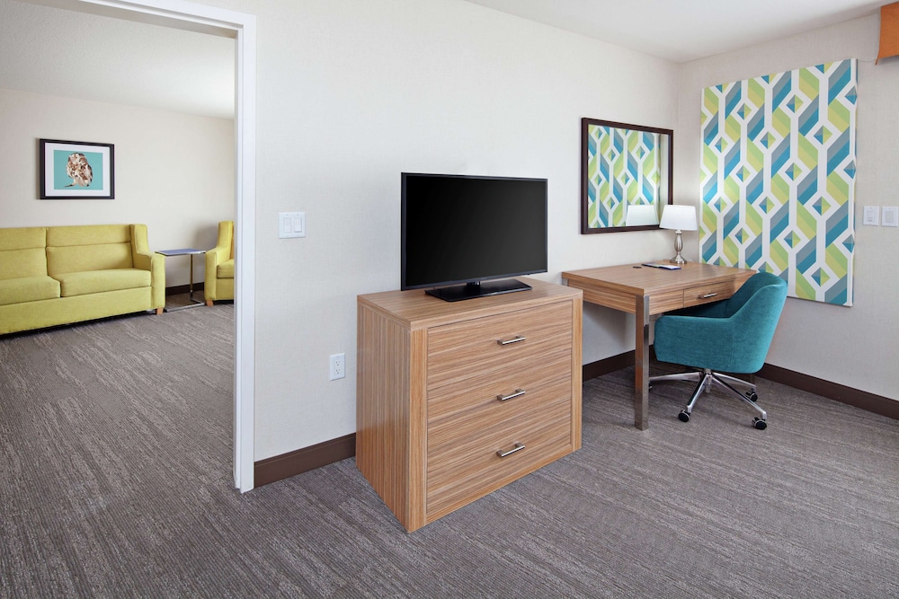 Hampton Inn & Suites Chino Hills 30/34