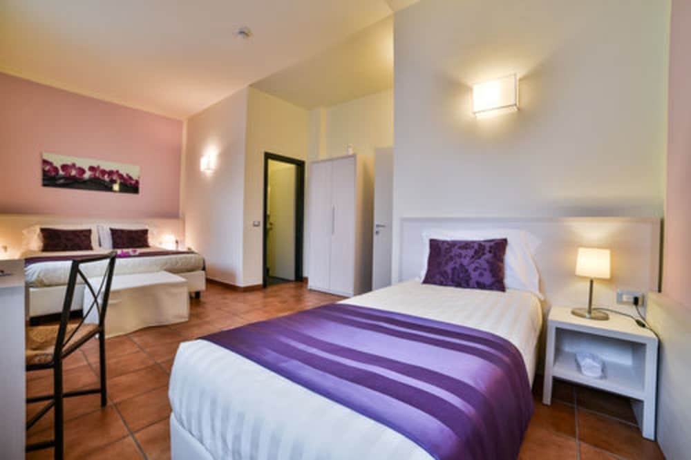 غرفة أساسية رباعية بثلاثة أسرّة بغرفة نوم واحدة، Hotel Bella Firenze 3/7