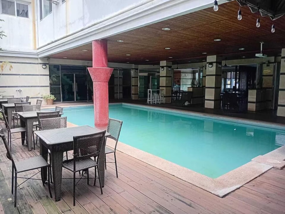 Townhouse Oak Vera Hotel Near Clark International Airport 49/57