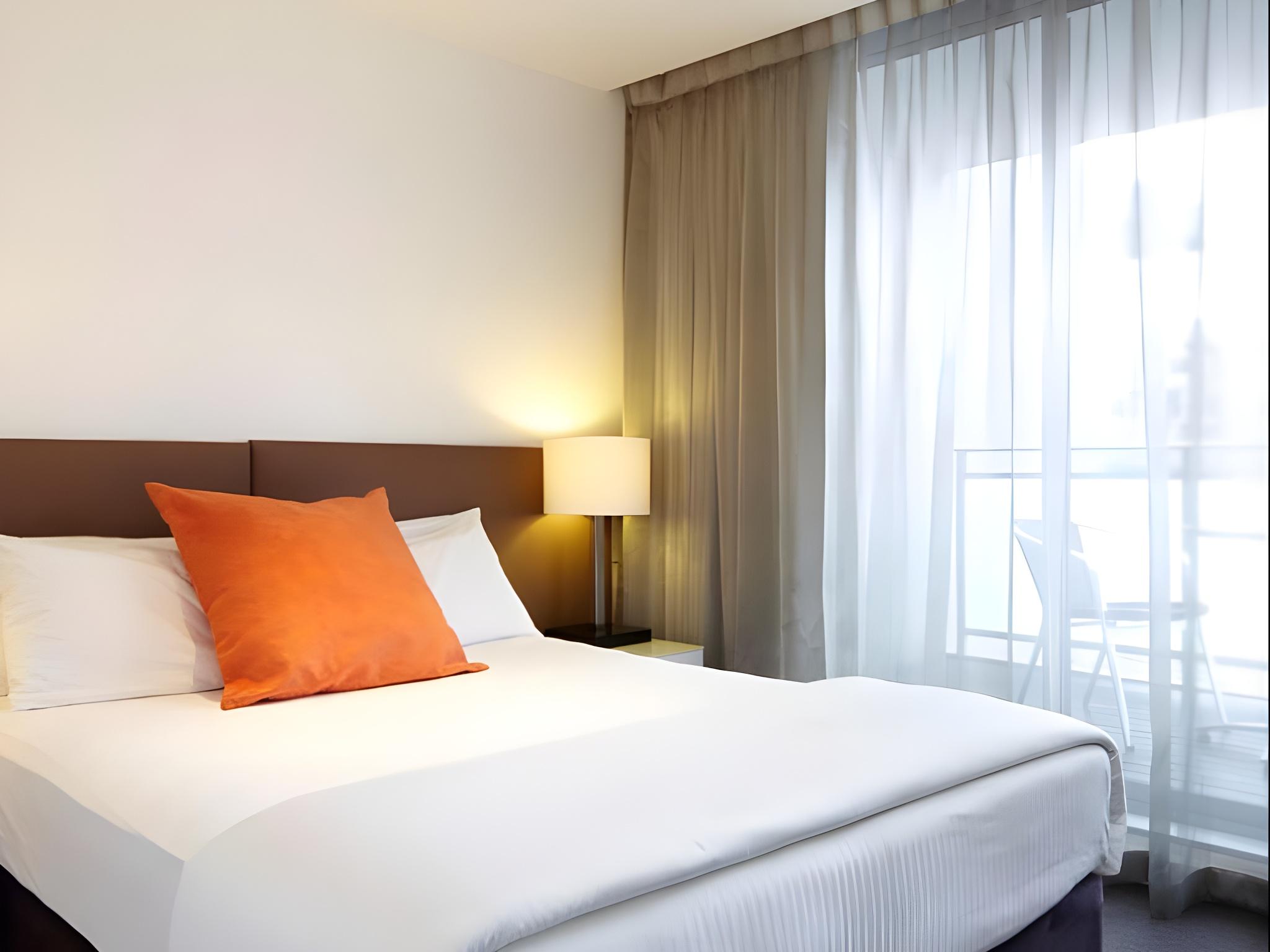 Connecting, Family, 2 Beds