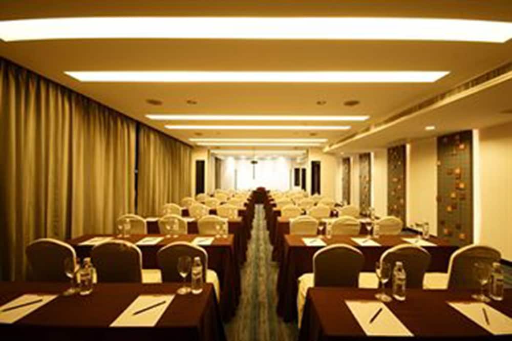 Tsix5 Hotel 35/50