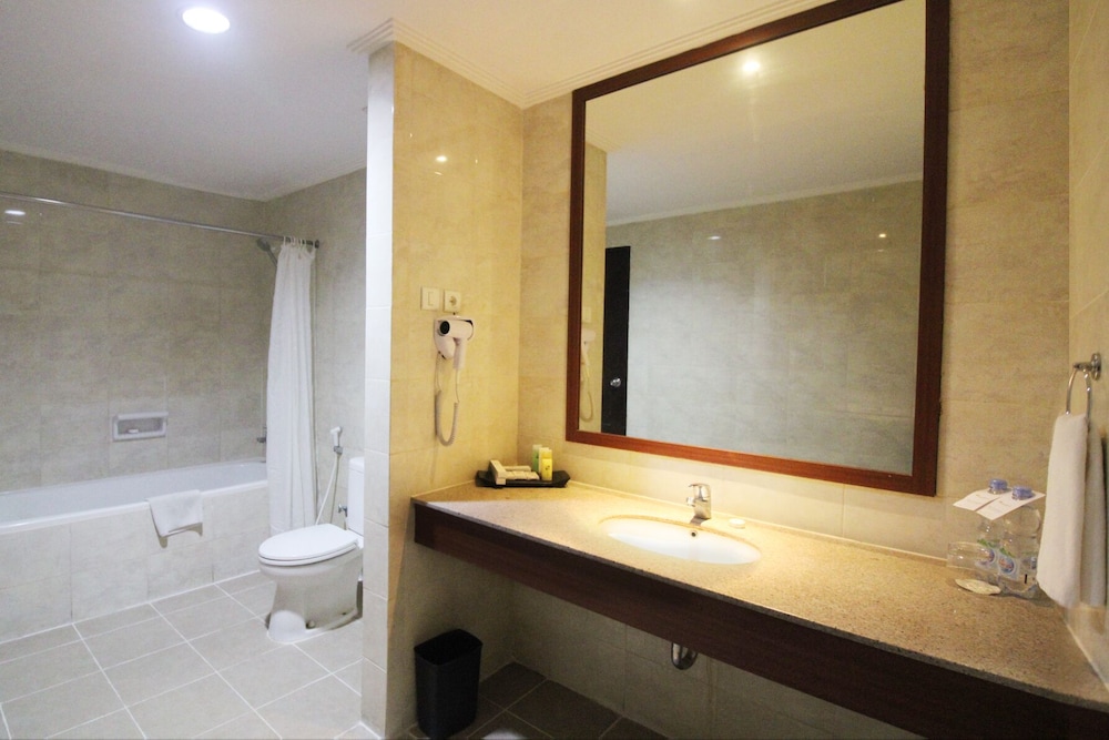 SWISS-BELHOTEL MANOKWARI 25/80