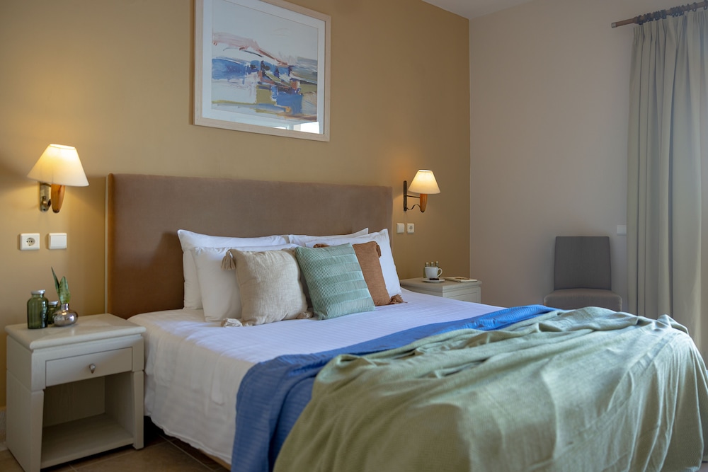 جناح بسرير مزدوج وسريرين منفصلين لذوي الإعاقة، GRAND BAY BEACH RESORT KOLYMBARI 3/5