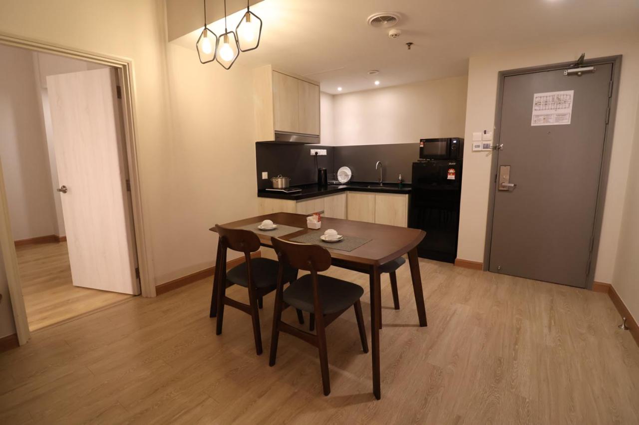 Crown Regency Serviced Suites 30/39