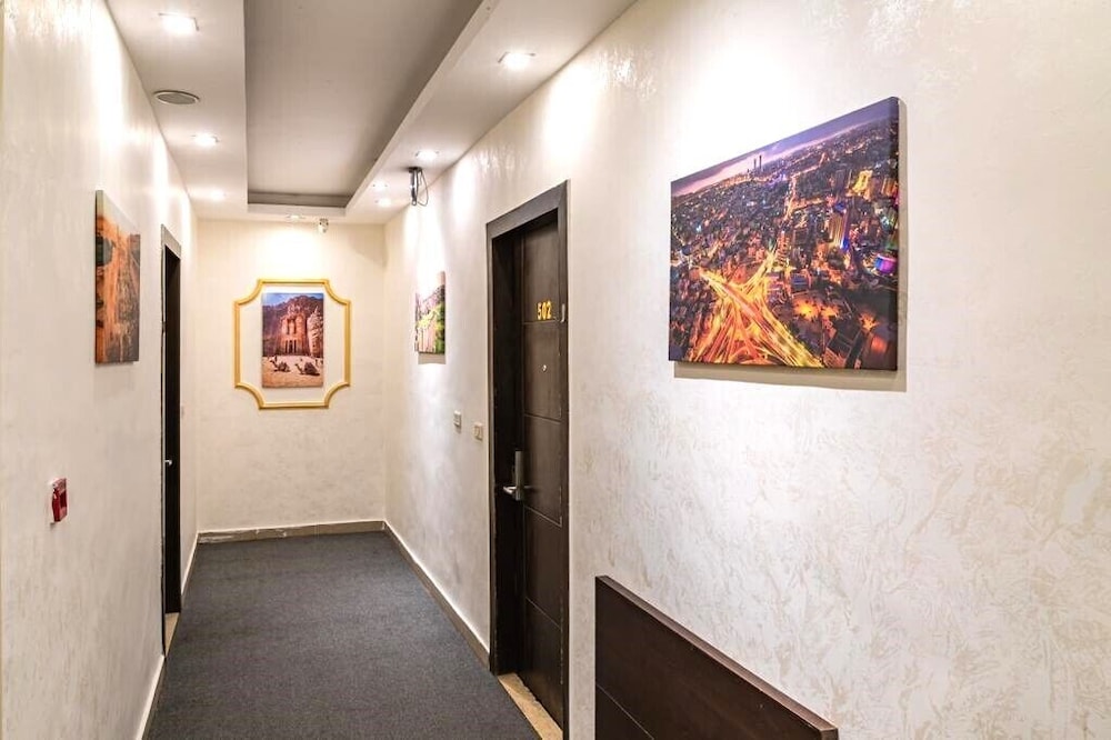 Lancaster Hotel Apartments-Gardens 7/47