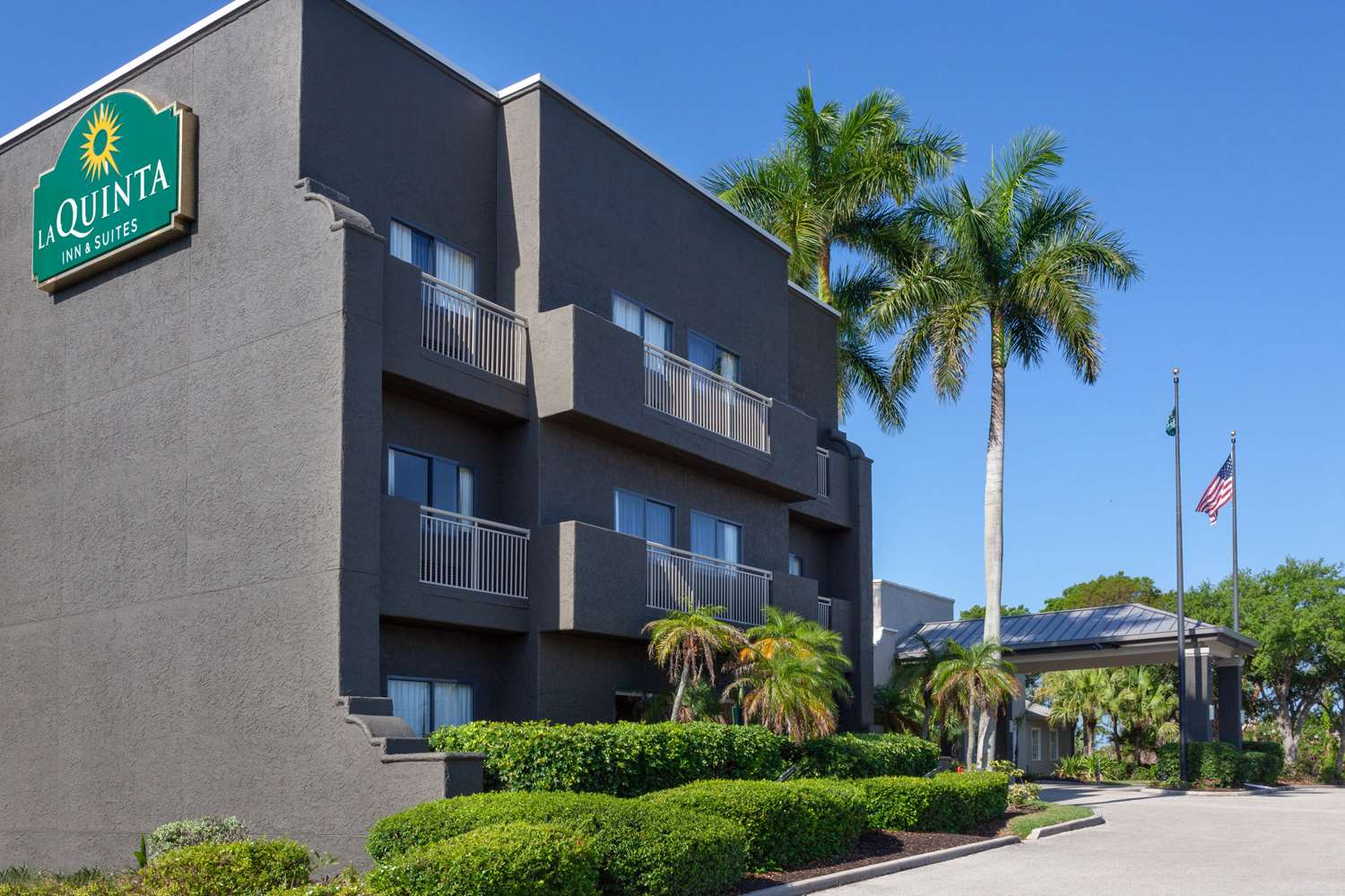 La Quinta Inn Suites By Wyndham Ft Myers Sanibel Gateway 4/58