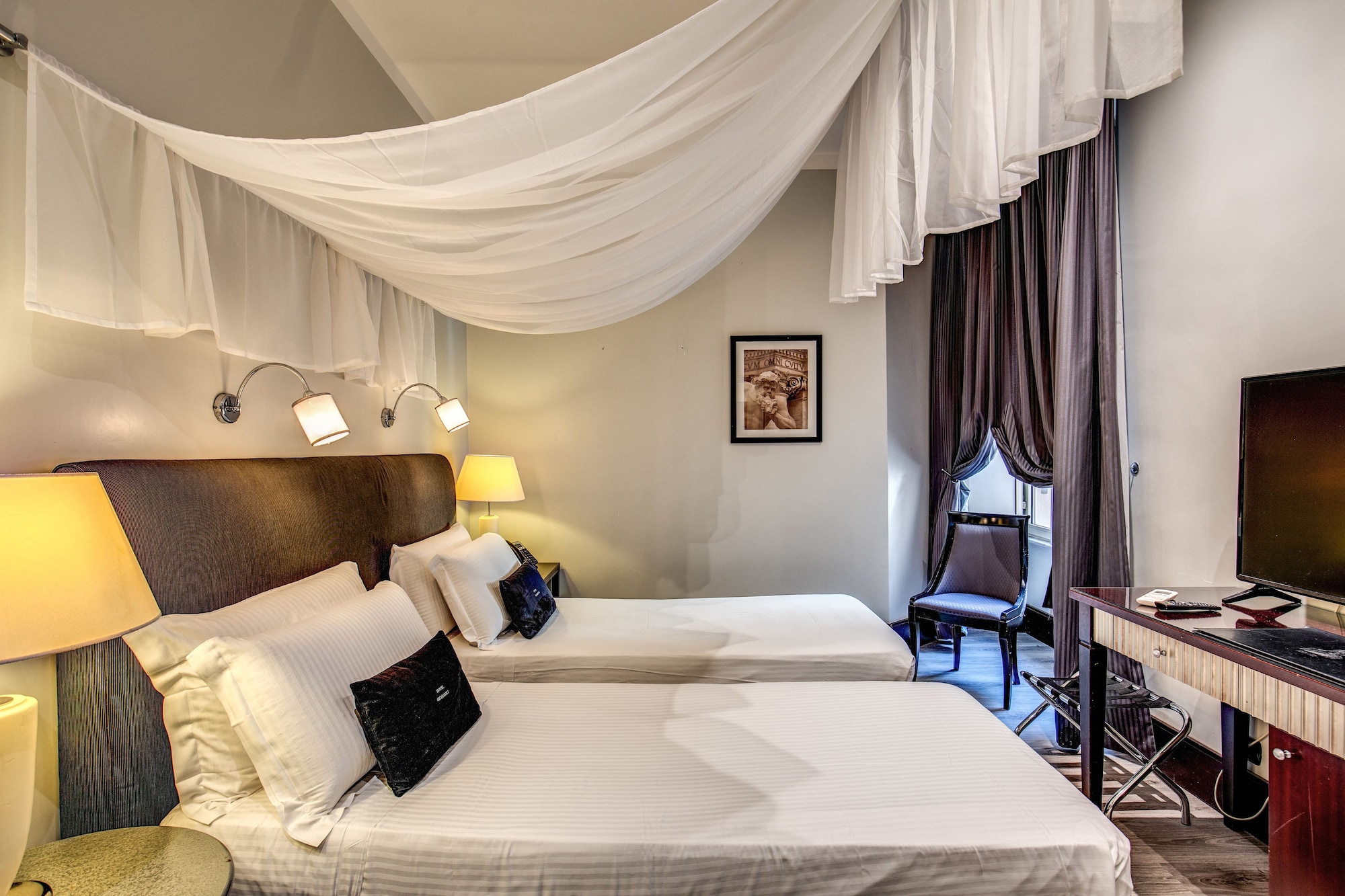 ROOM, TWIN BEDS