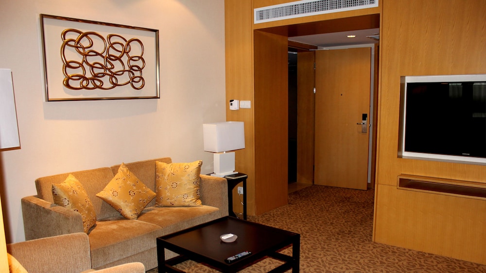 HOLIDAY INN SHIJIAZHUANG CENTRAL 47/77