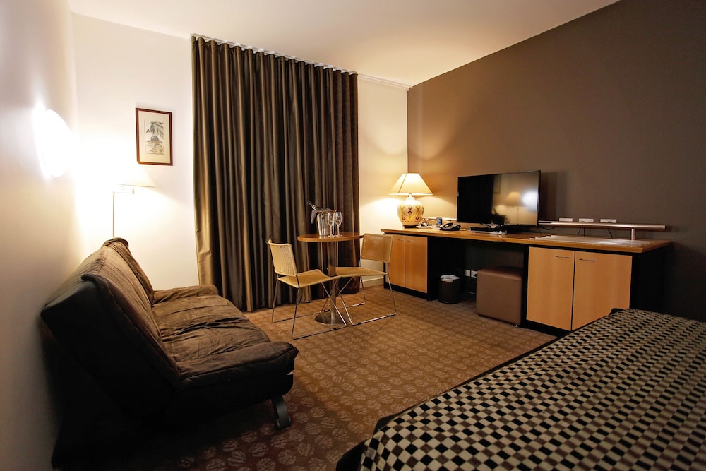 Golden Pebble Hotel 42/71