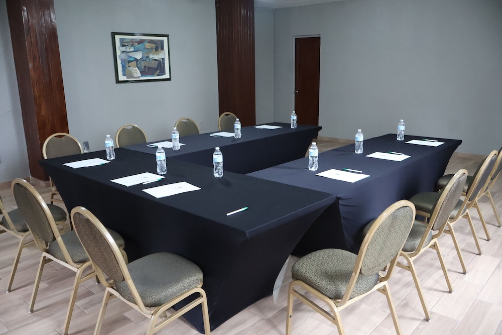 Hotel La Joya 50/62