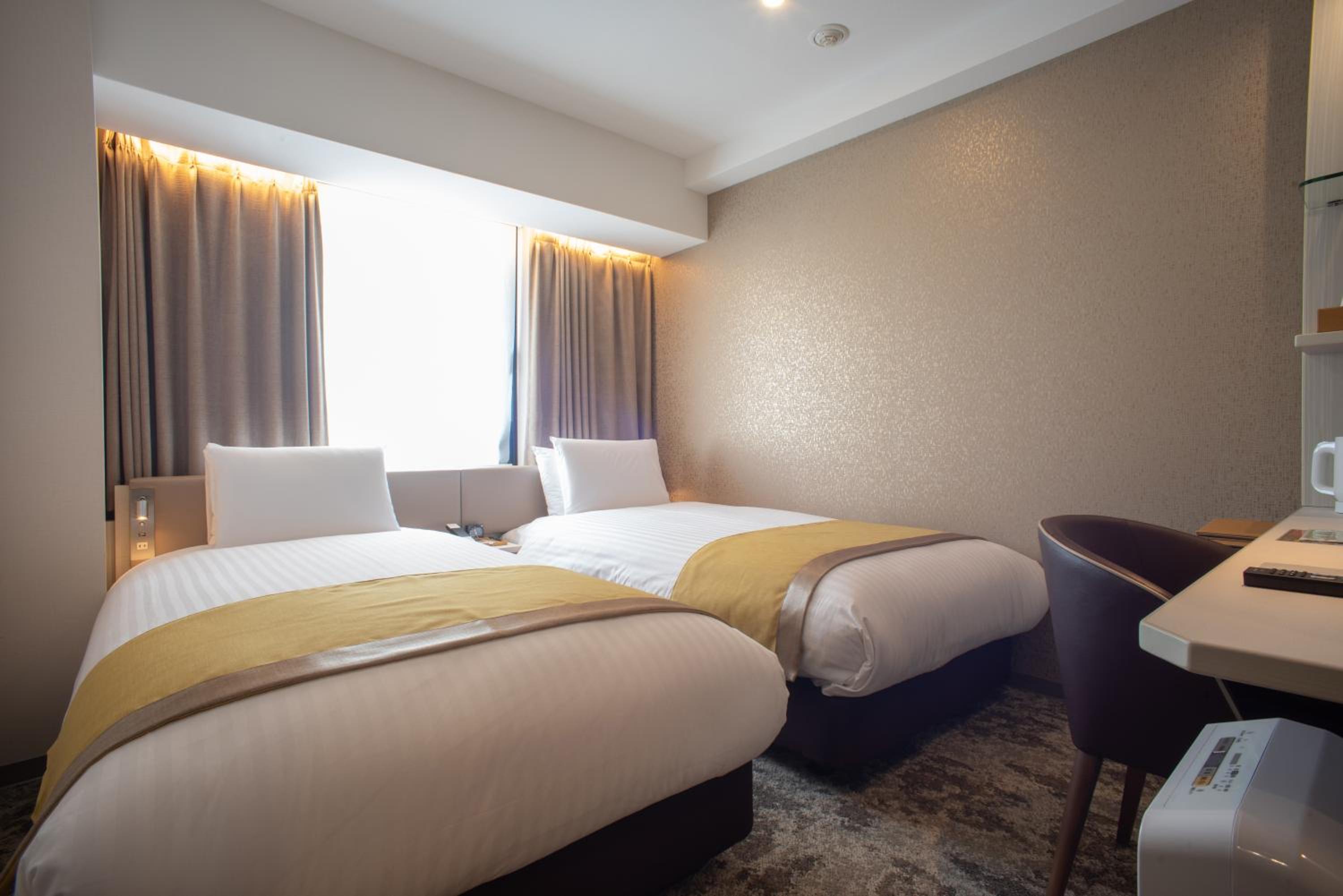 Standard, Twin Beds, Electronic Cigarette Only