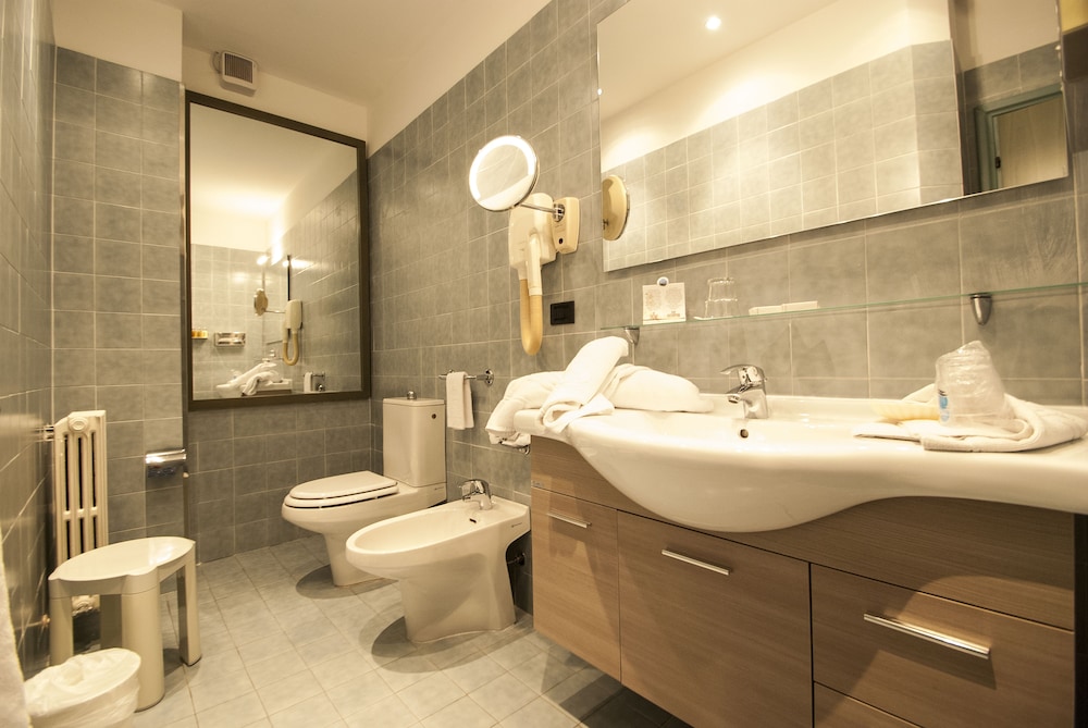 غرفة تنفيذية بسريرين منفصلين بإطلالة على البحر، Hotel Le Palme - Premier Resort 10/10