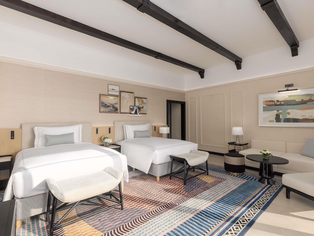 LUXURY TWO QUEEN ROOM BEACHFRONT