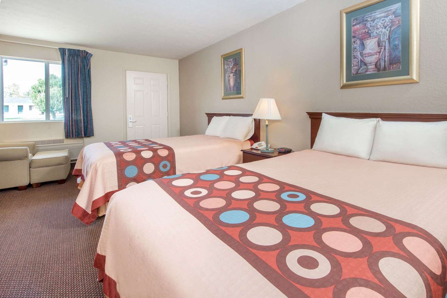 Super 8 By Wyndham Centerville-Richmond 8/21