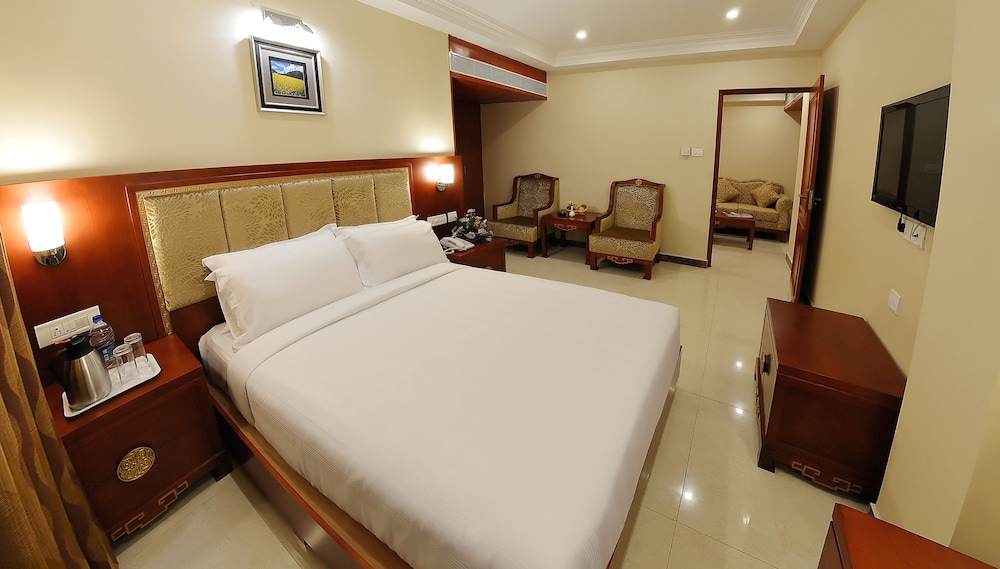 Metro Grand Hotel 9/42