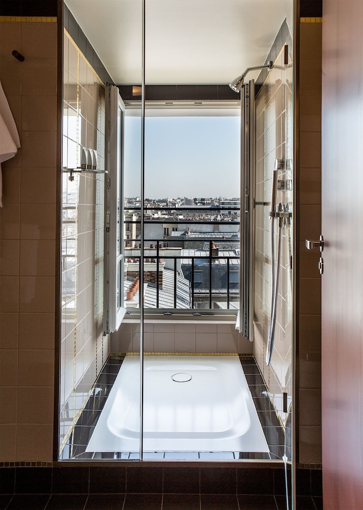 Hotel du Rond-Point des Champs-Elysees 20/68