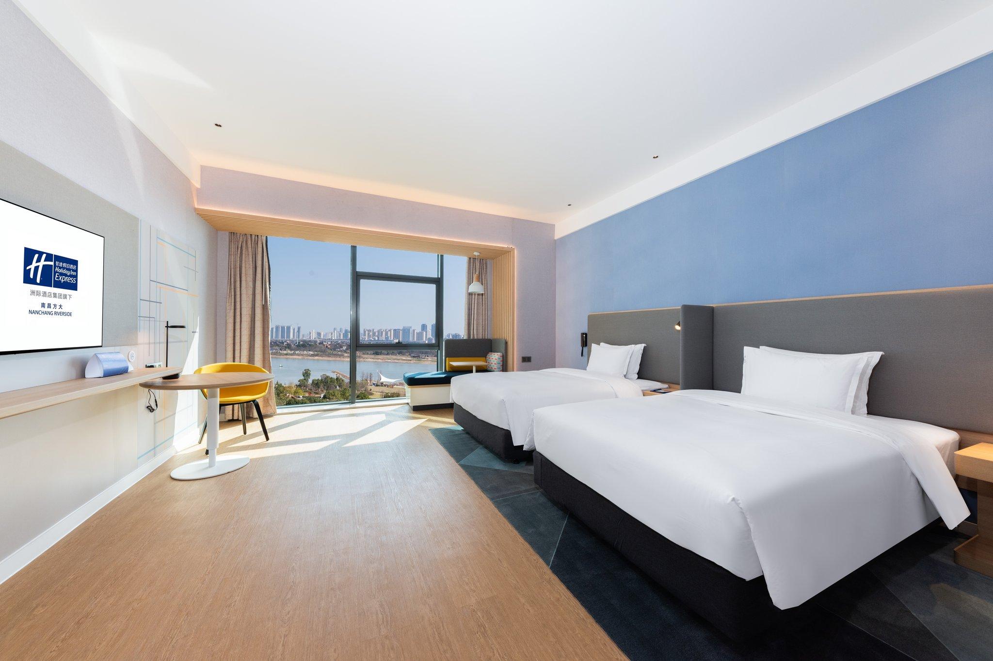 Room, Twin Beds, River View