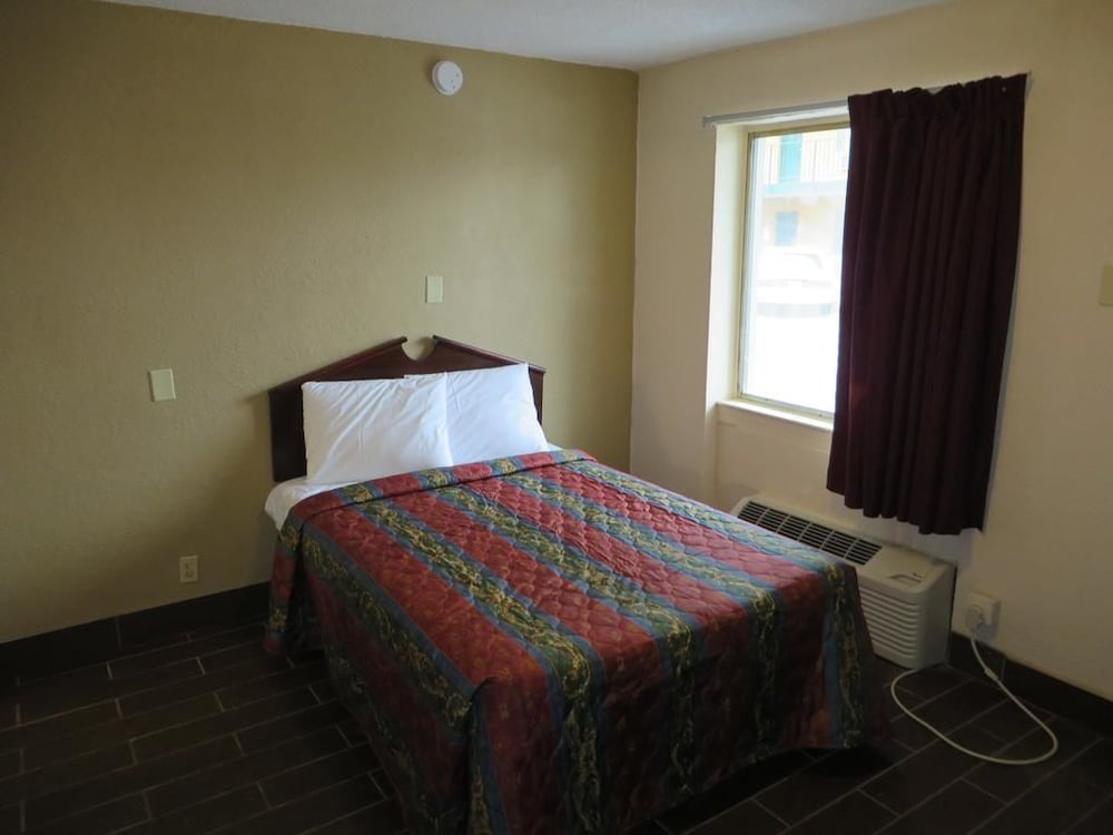 Budgetel Inn & Suites 17/32