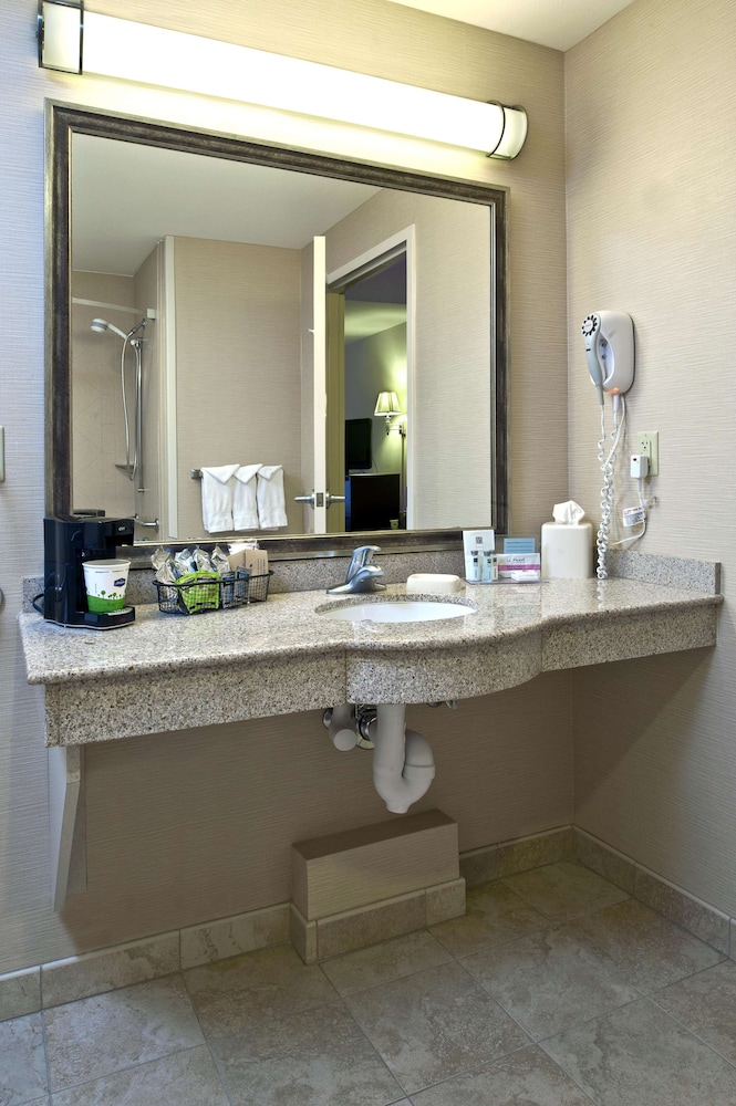 Hampton Inn and Suites Prescott Valley 52/68