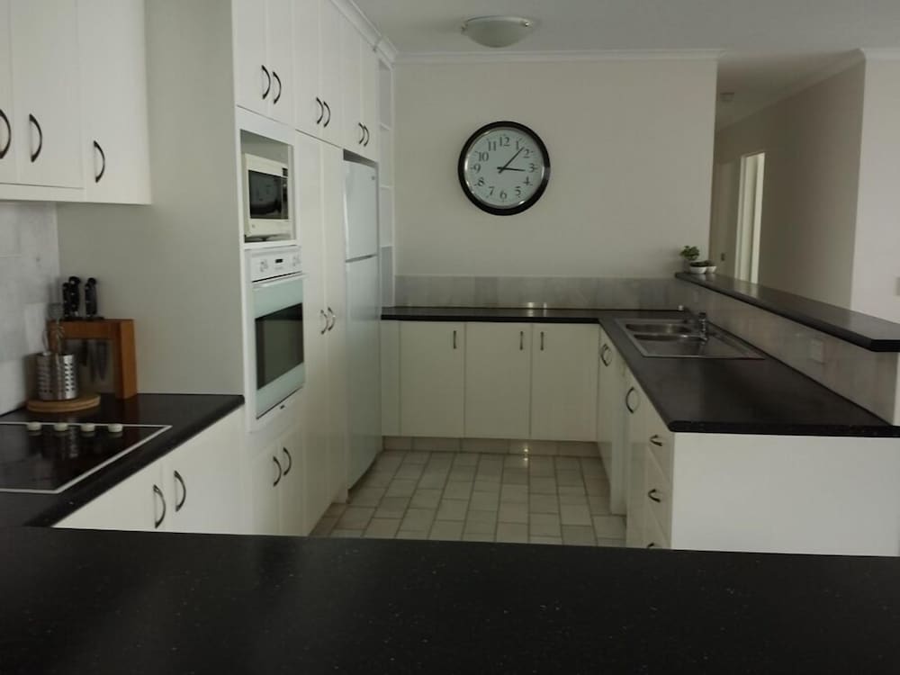 Kirribilli Riverfront Apartments 10/72