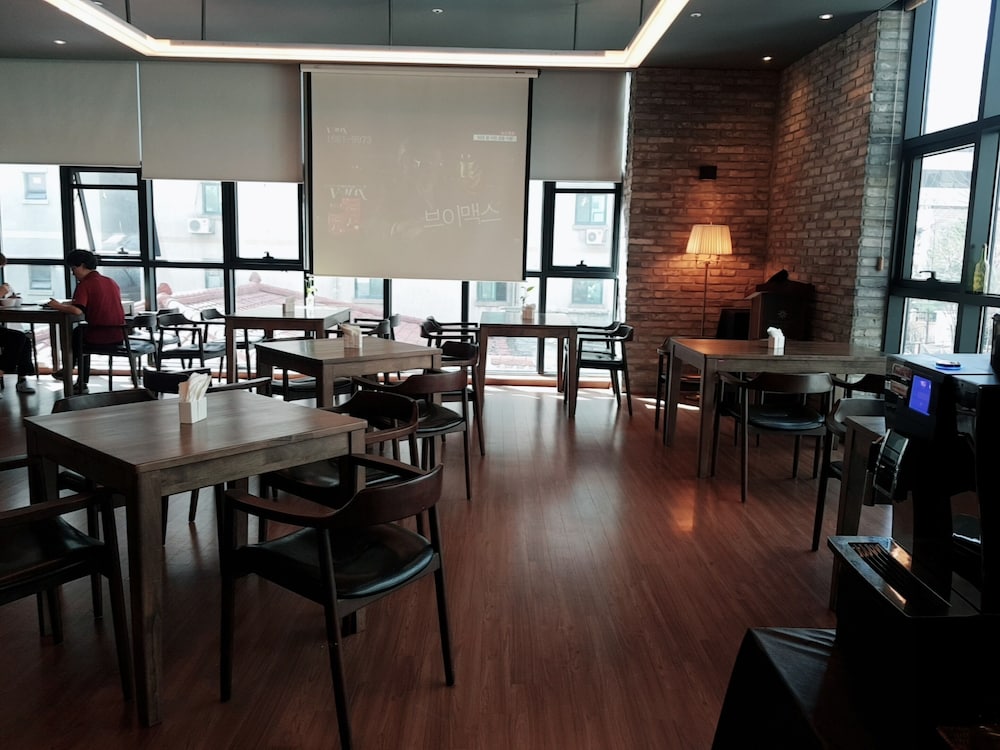 Vella Suite Hotel 39/50