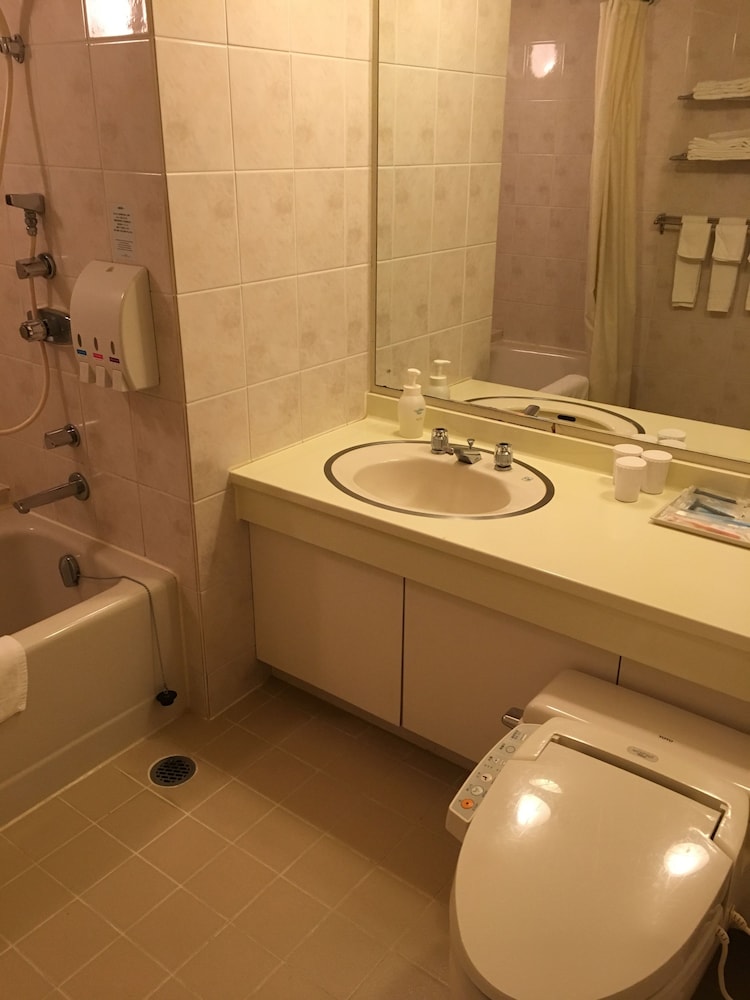 Hotel Camelot Japan 38/39