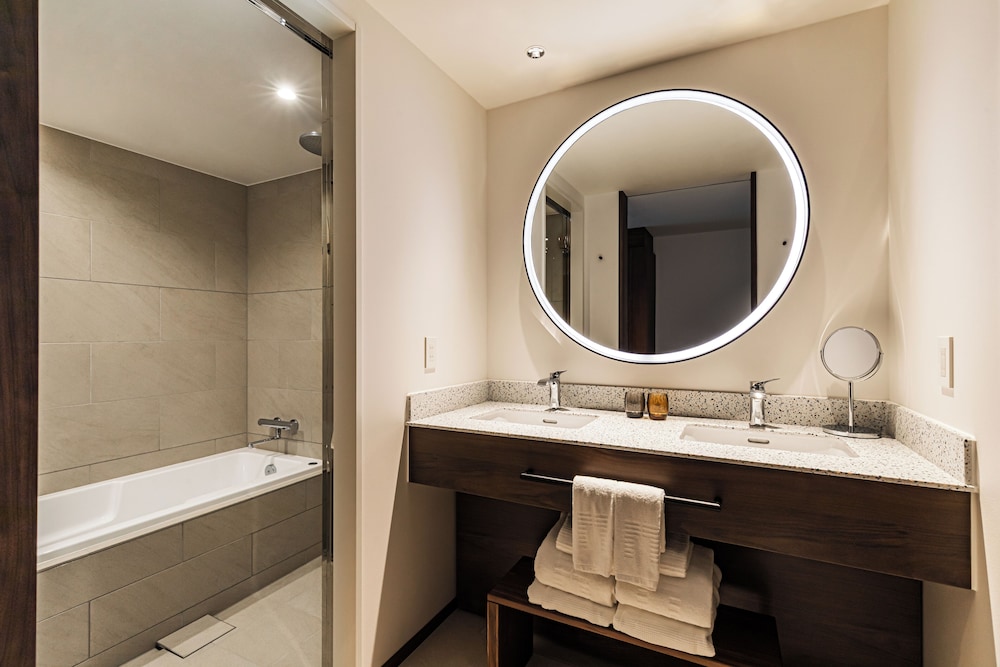 Hollywood, Deluxe, Twin Beds, Low Floor