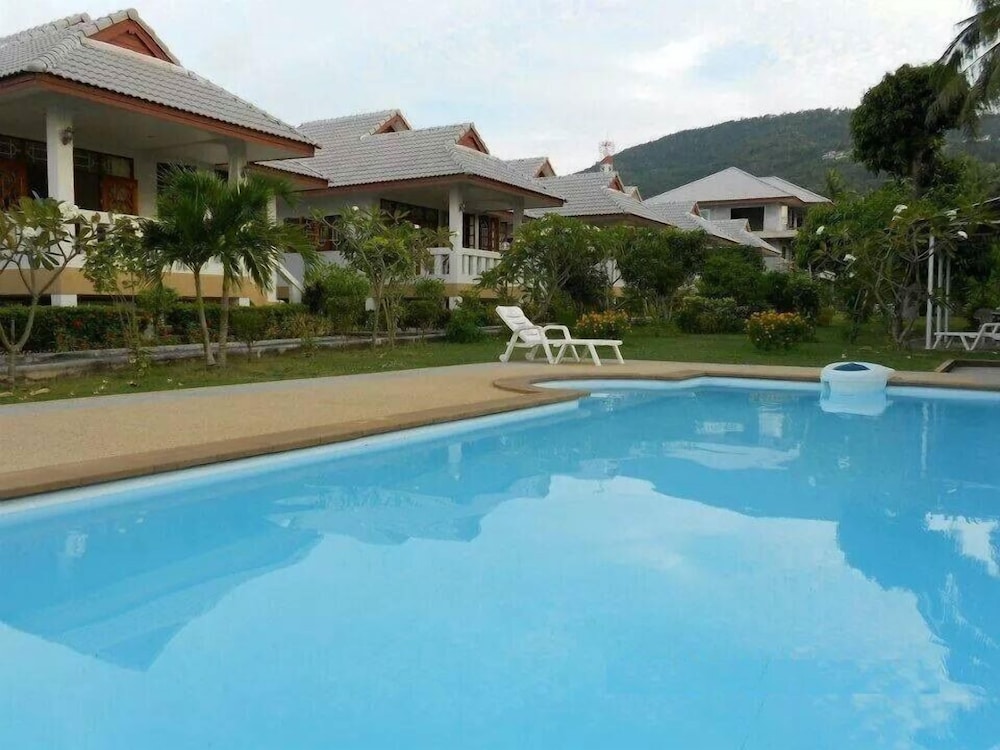 Krisada Beach Resort 8/56